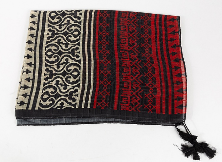 شال نخی منگوله دار