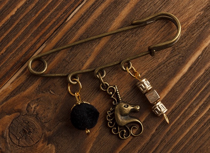 سنجاق سینه دست ساز