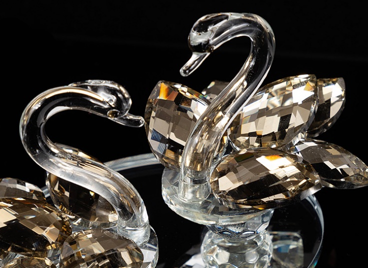 مجسمه قو کریستال