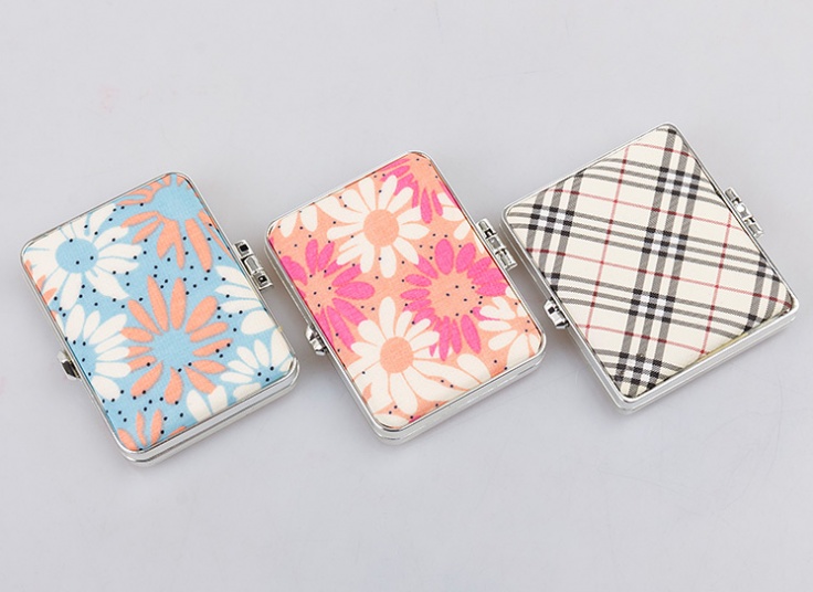 آینه جیبی زوم دار Fabric cover