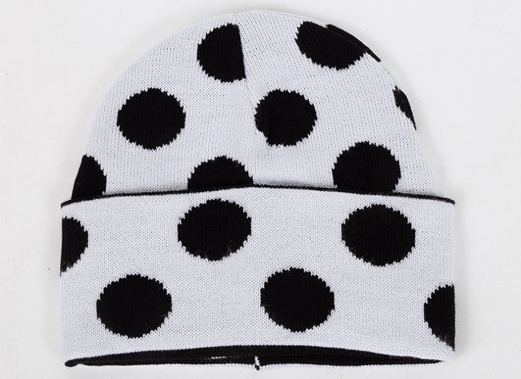 کلاه بافت طرحدار