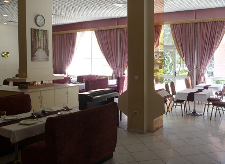 رستوران نارون هتل پارسیان انقلاب