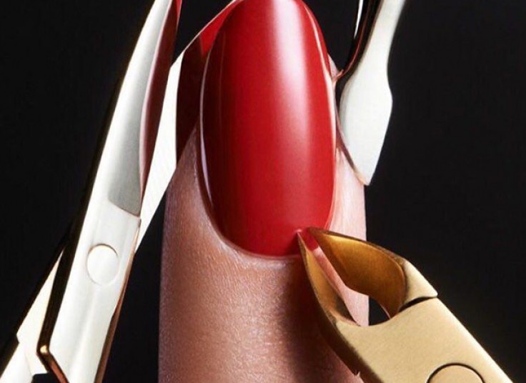 پارافین تراپی بهمراه مانیکور و پدیکور سالن چهره نگاران