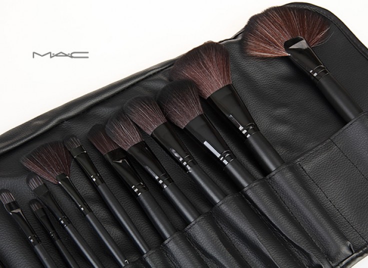 پکیج برس آرایشی رولی Mac