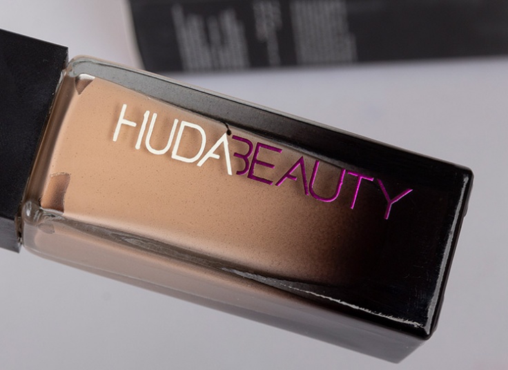 کرم پودر Huda Beauty