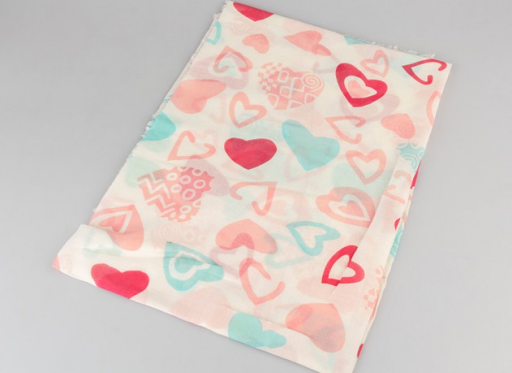 روسری نخی قواره دار طرح قلب