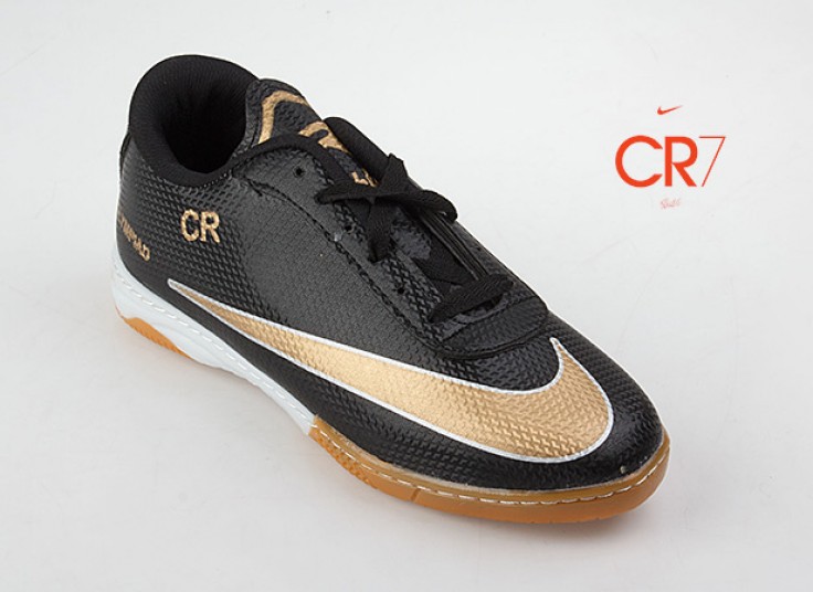 کفش فوتبالی CR7