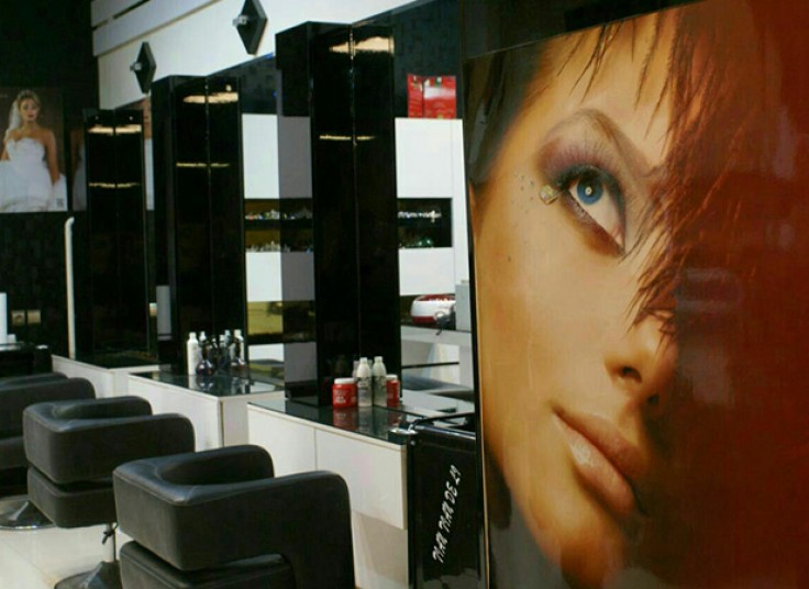 ماسک گچی همراه با ماساژ در سالن آرزو براتی