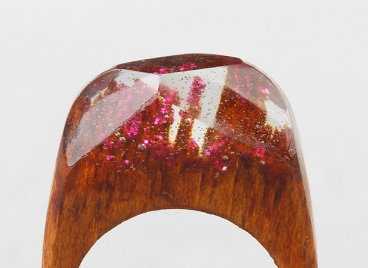 انگشتر چوبی نگین مینیاتوری