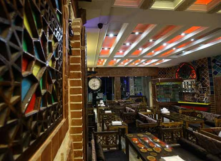 رستوران سرای سنتی اعیان