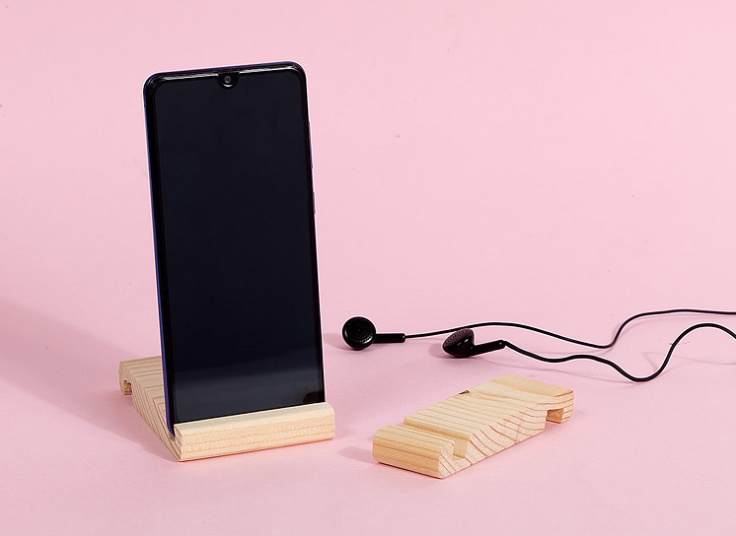 استند موبایل چوبی