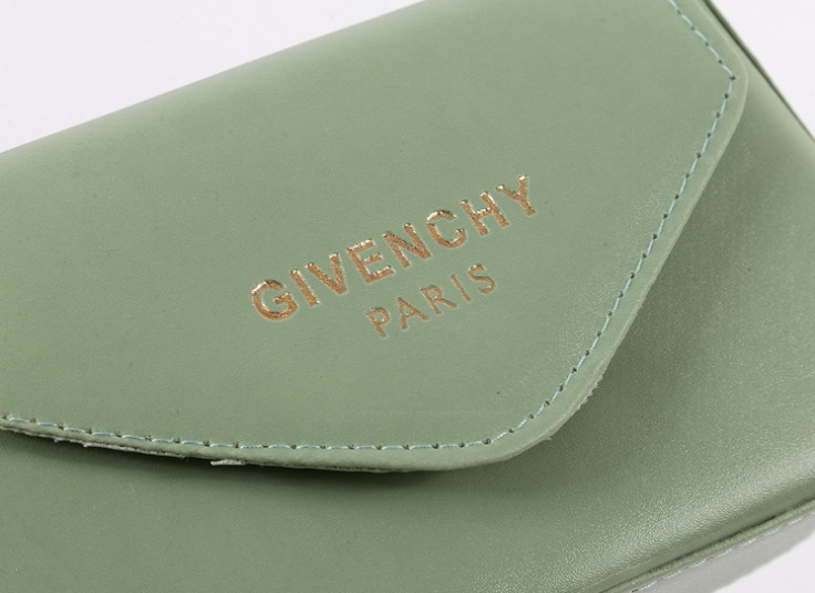 کیف پاسپورتی طرح Givenchy