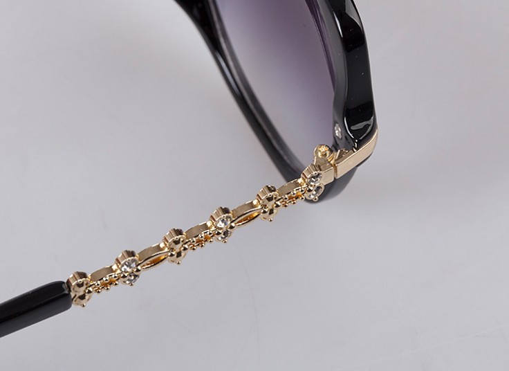 عینک آفتابی زنانه طرح CHANEL