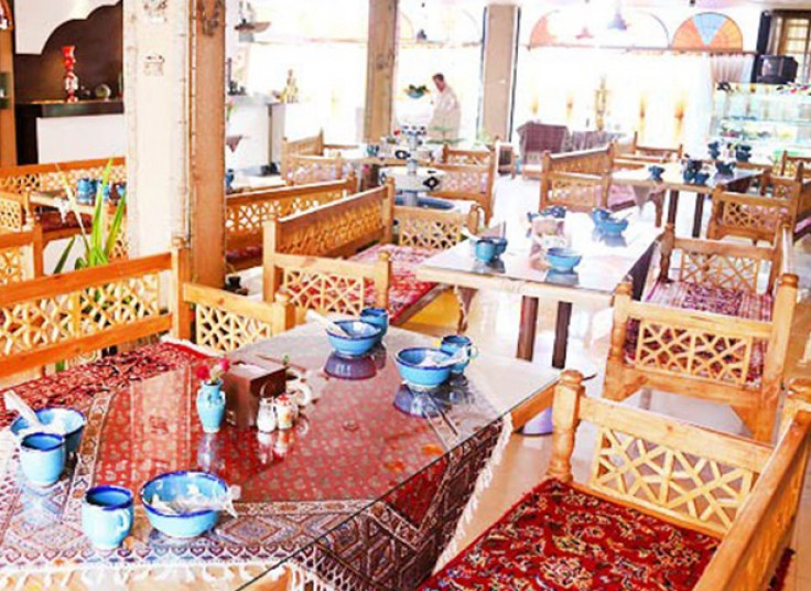 جوجه کباب ترش و دیزی سنتی رستوران نگار خاتون