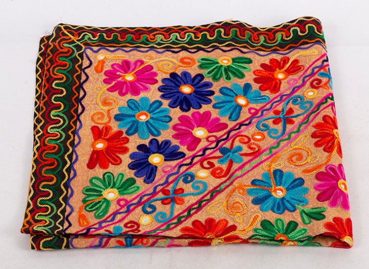 رومیزی سوزن دوزی و آینه کاری