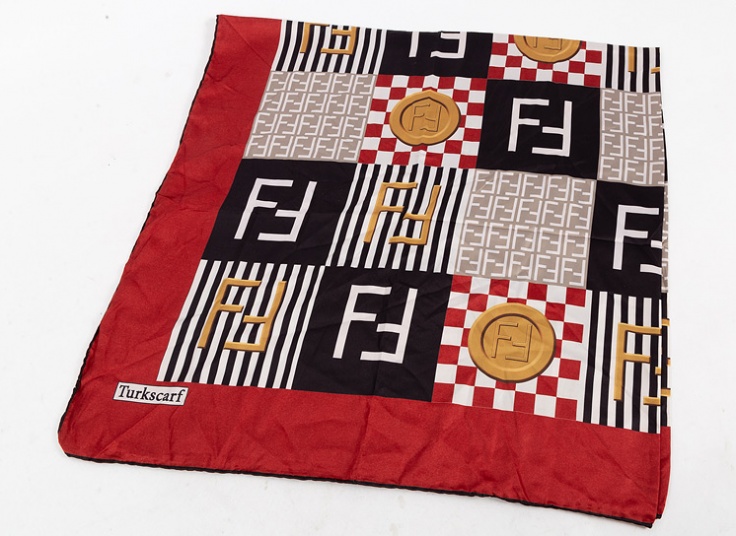 روسری ساتن طرح Fendi