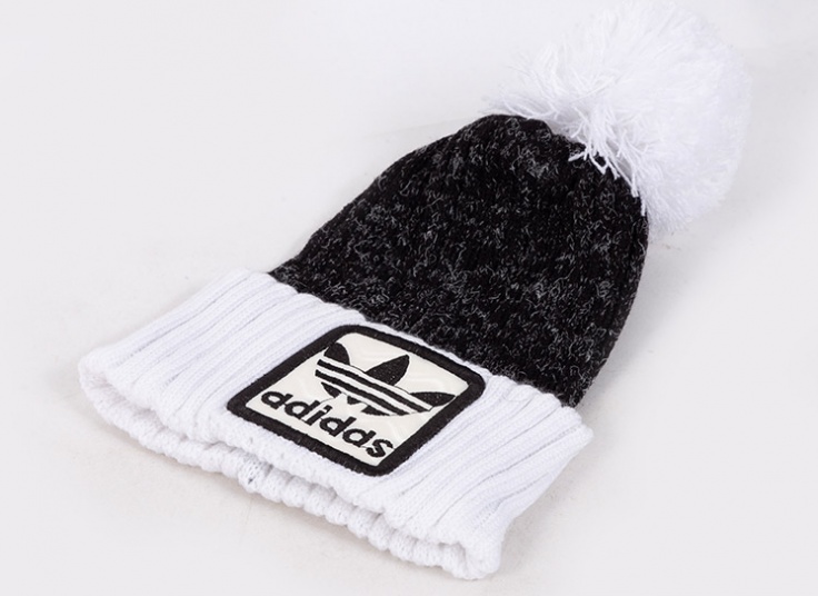 کلاه بافت طرح adidas
