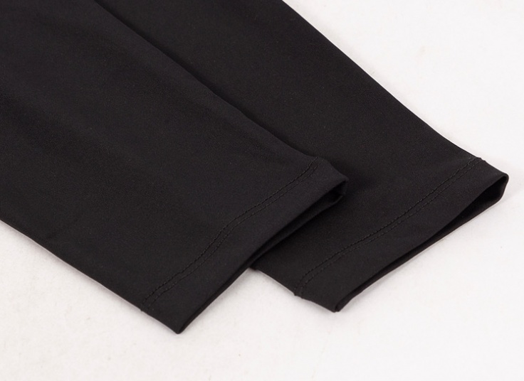 ست نیم تنه و لگ Reebok