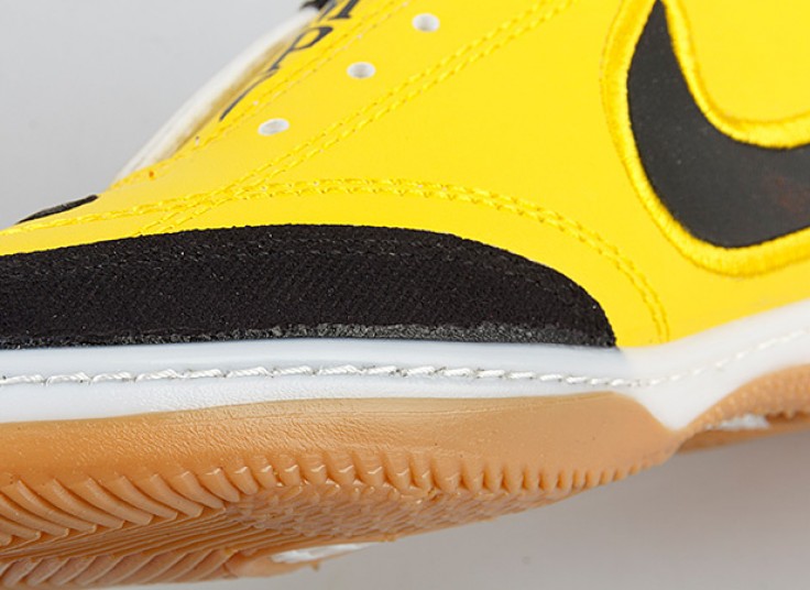 کفش فوتبالی طرح NIKE