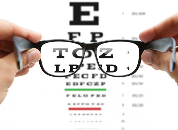 معاینه چشم آفتاب گستر قلعه