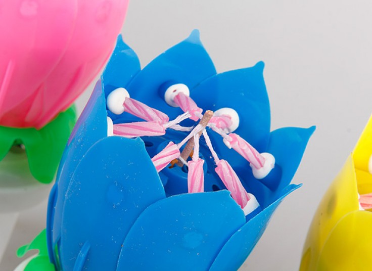 شمع موزیکال جادویی