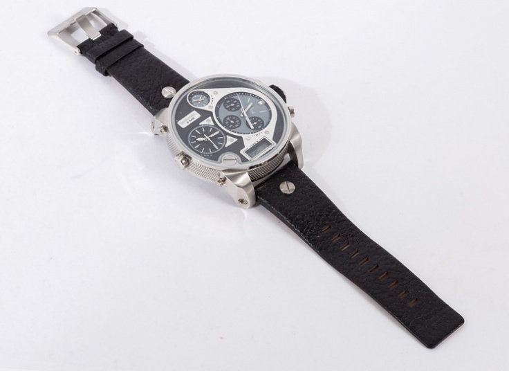 ساعت مچی چهار زمانه طرح Diesel