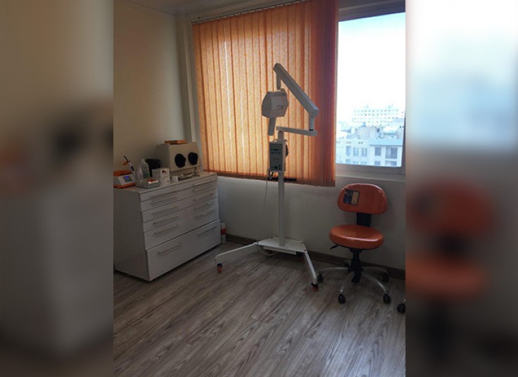 جرمگیری و بروساژ در کلینیک لبخند سفید