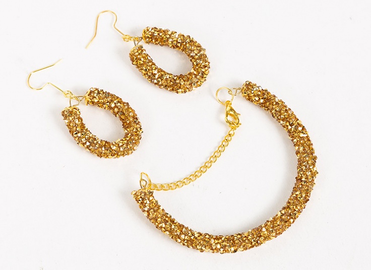 گوشواره و دستبند کریستالی