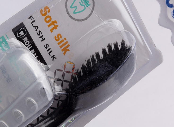 مسواک زغالی DORCO