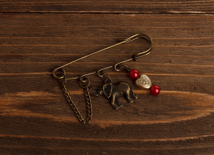 سنجاق سینه دست ساز