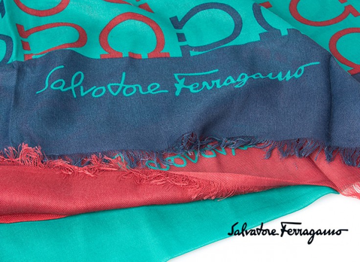 شال Salvatore Ferragamo