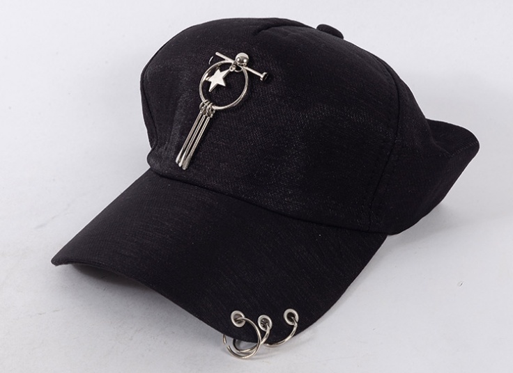 کلاه کپ پیرسینگ دار