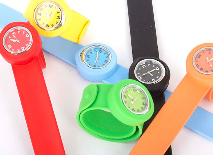 ساعت فانتزی با بند خط‌کشی