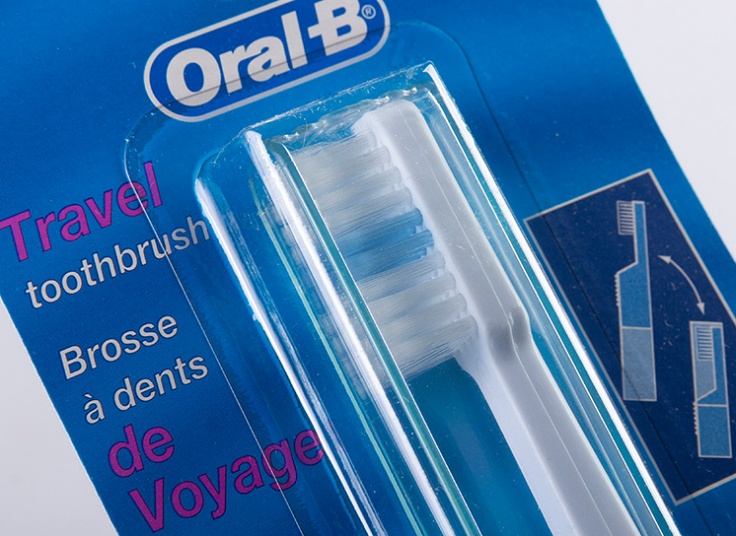 مسواک مسافرتی Oral B