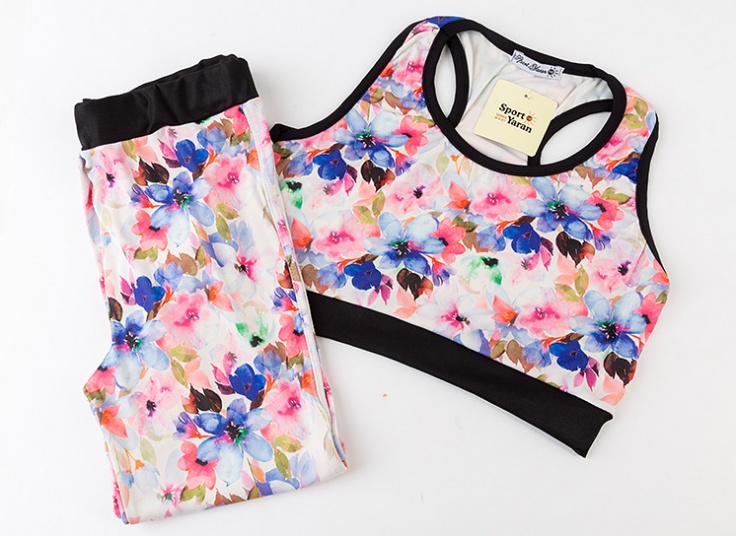 ست نیم‌تنه و شلوار ورزشی زنانه