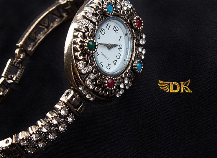 ساعت طرح نقره نگین دار