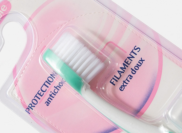 مسواک SENSODYNE مدل Douceur Dents Sensibles