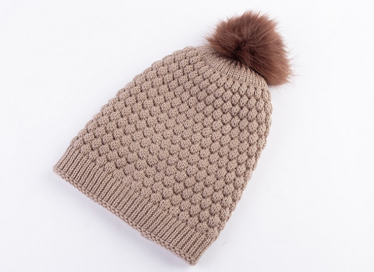 کلاه بافت منگوله دار MR