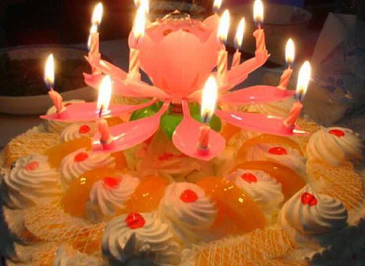 شمع موزیکال جادویی