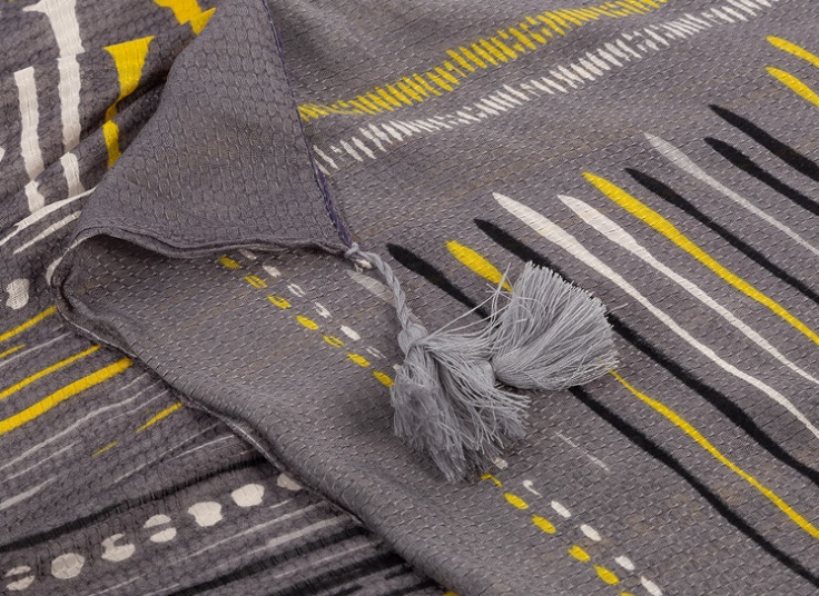 شال طرحدار منگوله دار