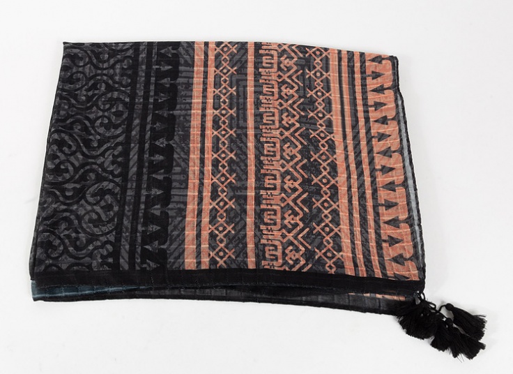 شال نخی منگوله دار