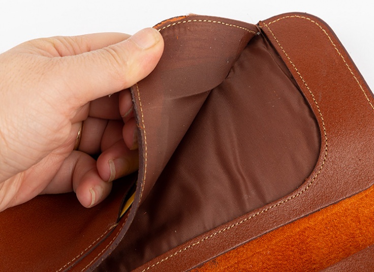 کیف پول چرمی دکمه نگینی