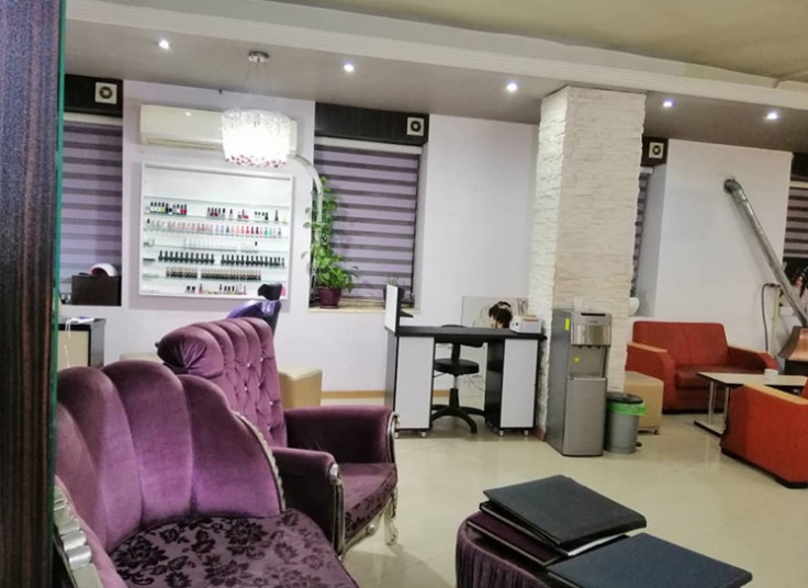 خدمات مژه و ابرو در عروس سرای پدیده