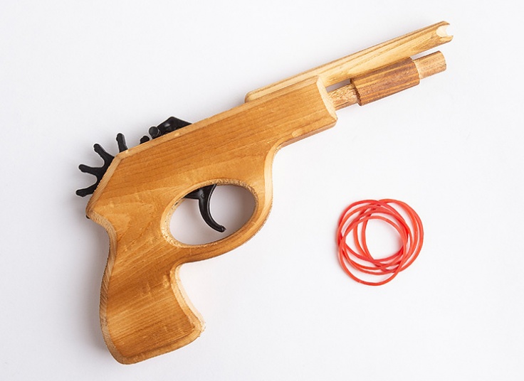 اسباب بازی تفنگ چوبی