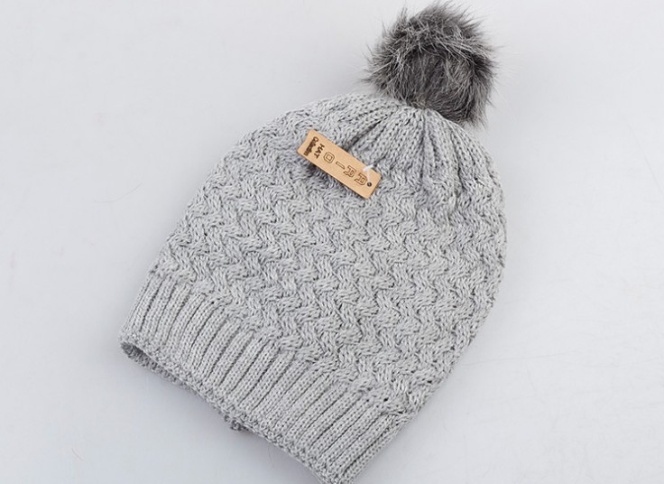 کلاه بافت Poom Poom