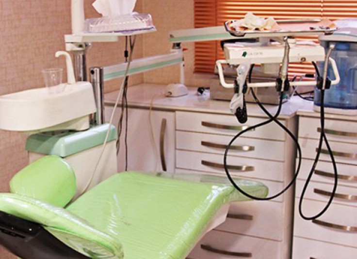 جرم گیری با بروساژ در کلینیک دی