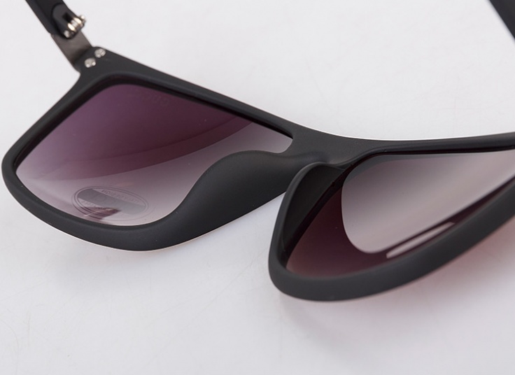 عینک آفتابی طرح GUCCI