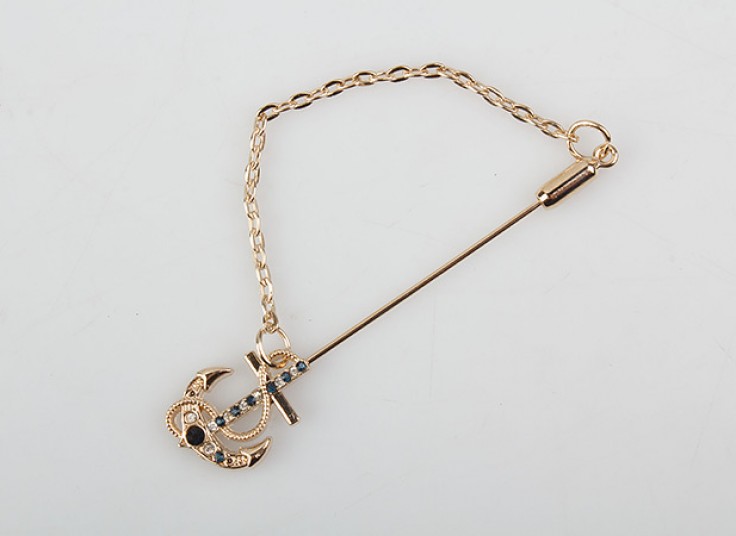 سنجاق سینه و کراوات