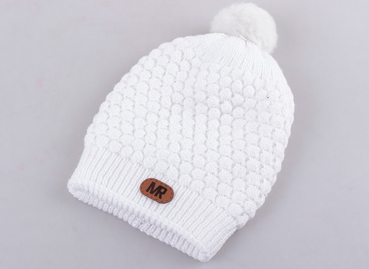 کلاه بافت منگوله دار MR