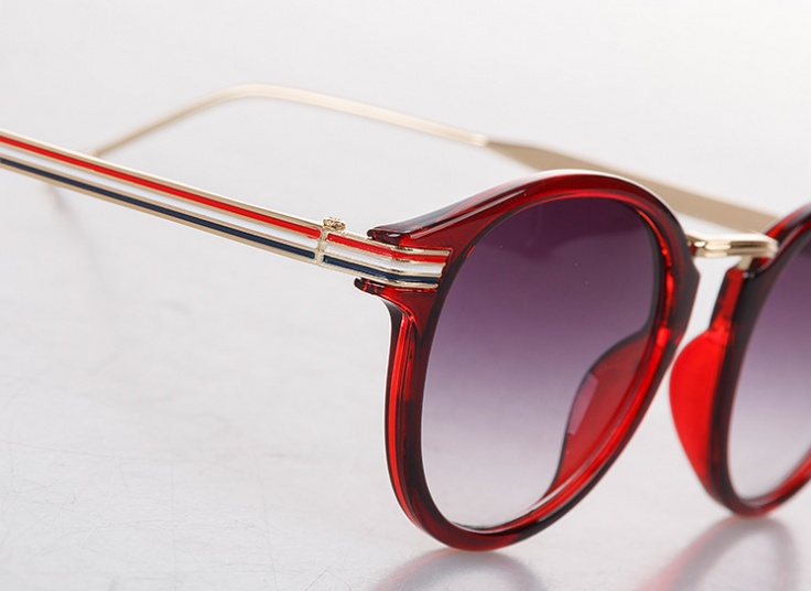 عینک آفتابی طرح TOMMY